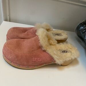 UGG Like New Cream Sheepskin Lined Clogs Size 7